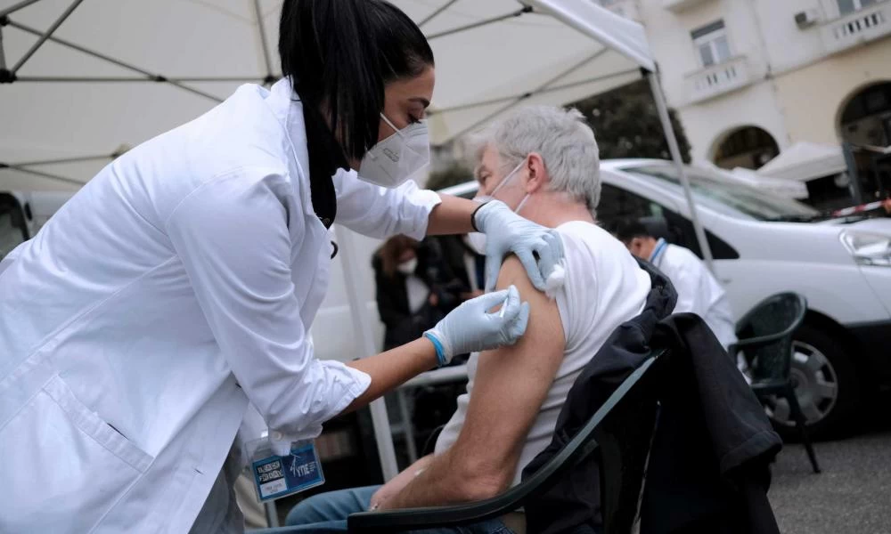 Κορονοϊός: LIVE η ενημέρωση μετά από επτά συνεχόμενες μέρες με πενταψήφιο αριθμό νέων κρουσμάτων
